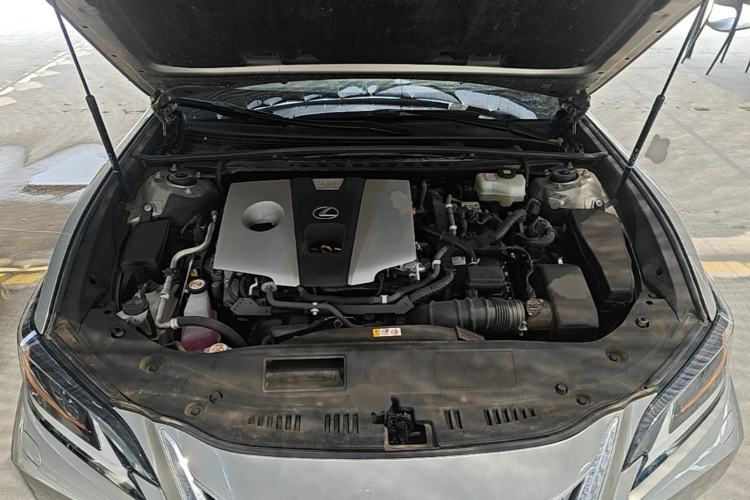 Used Lexus ES 2020 300h Premium Edition Engine Bay
