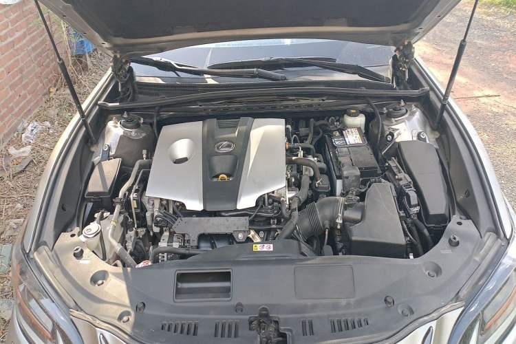 Used Lexus ES 2020 260 F SPORT Engine Bay