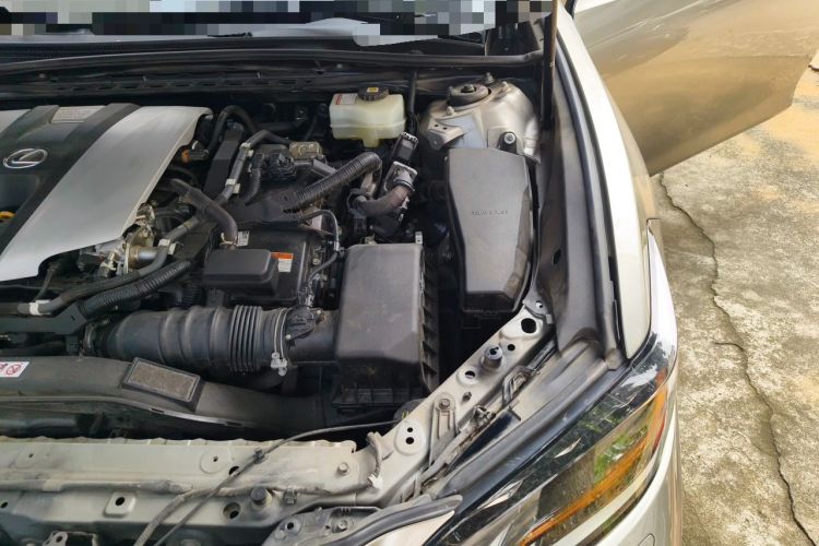 Used Lexus ES 2020 300h Deluxe Edition Engine Bay Left