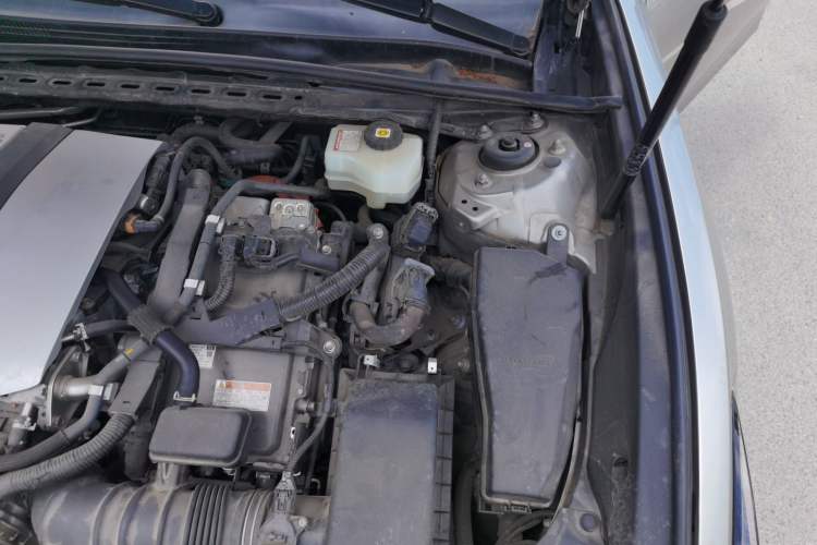 Used Lexus ES 2020 300h Deluxe Edition Engine Bay Left