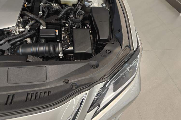 Used Lexus ES 2020 300h Premier Edition Engine Bay Left