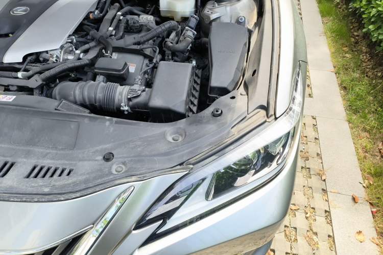 Used Lexus ES 2020 300h Premier Edition Engine Bay Left