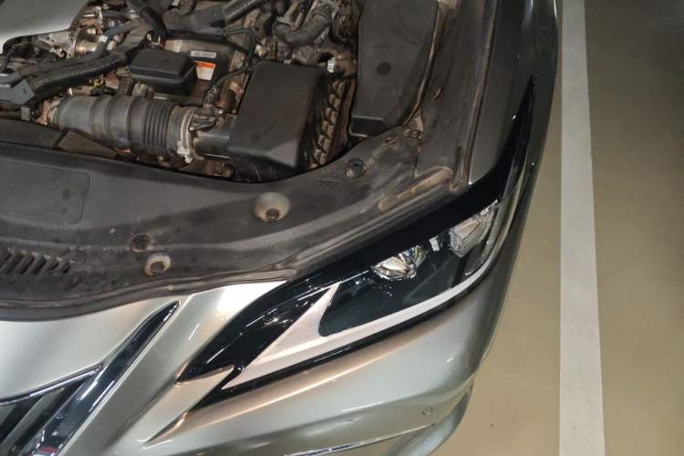 Used Lexus ES 2020 300h Premier Edition Engine Bay Left