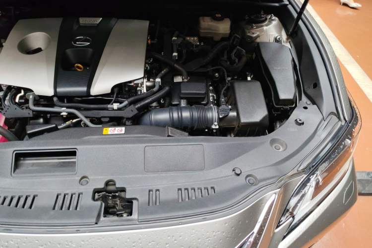 Used Lexus ES 2020 300h Deluxe Edition Engine Bay Left