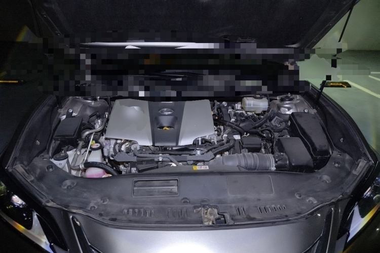 Used Lexus ES 2020 300h Premier Edition Engine Bay