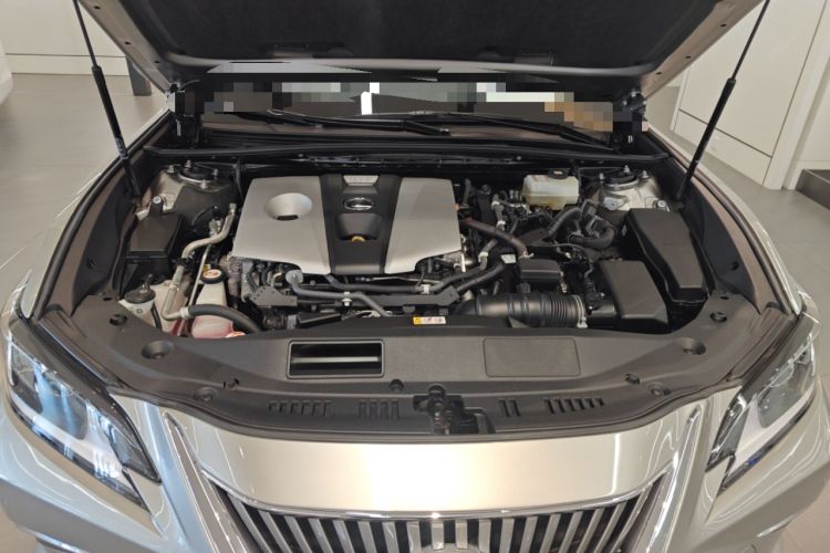 Used Lexus ES 2020 300h Premier Edition Engine Bay