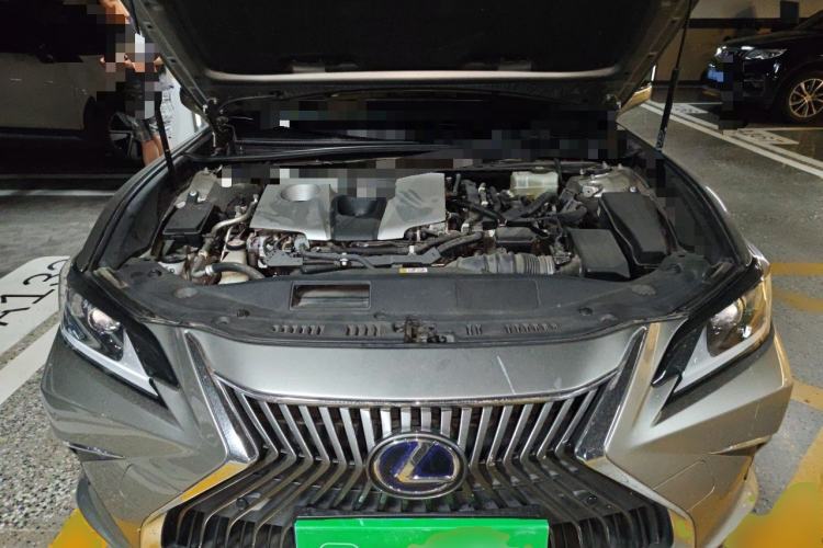 Used Lexus ES 2020 300h Premier Edition Engine Bay