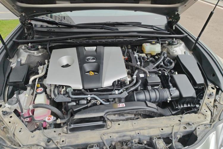 Used Lexus ES  Engine Bay