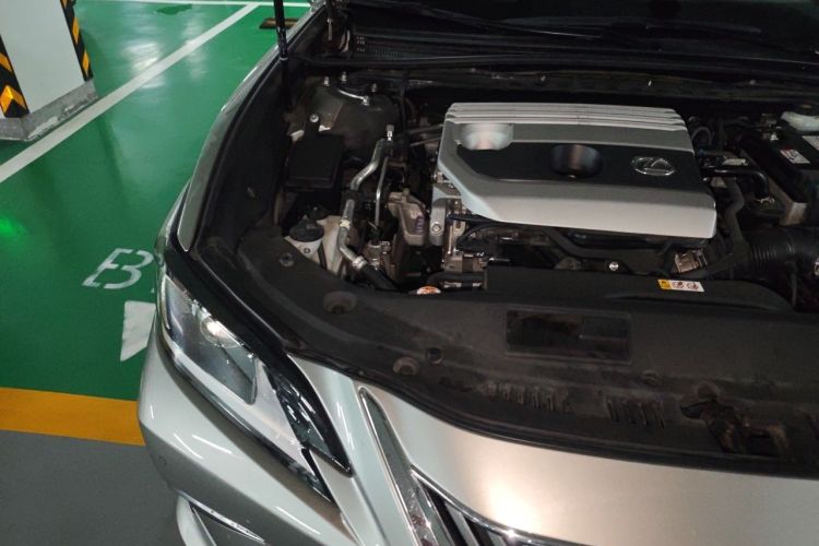 Used Lexus ES 2020 200 Excellence Edition Engine Bay Right