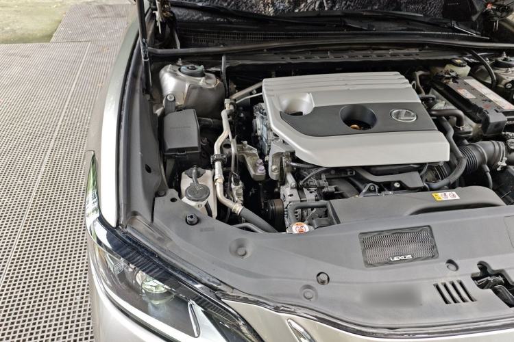 Used Lexus ES 2020 200 Luxury Edition Engine Bay Right