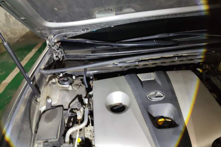 Used Lexus ES 2020 300h Premier Edition Engine Bay Right