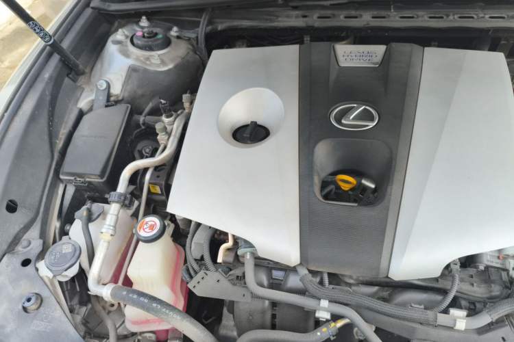 Used Lexus ES 2020 300h Premier Edition Engine Bay Right
