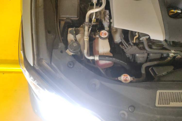 Used Lexus ES 2020 300h Premier Edition Engine Bay Right