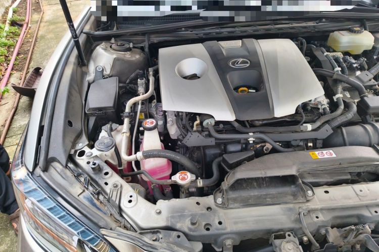 Used Lexus ES 2020 300h Deluxe Edition Engine Bay Right