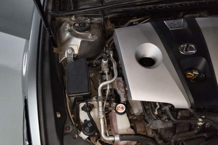Used Lexus ES 2020 300h Premier Edition Engine Bay Right