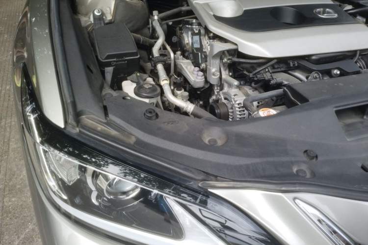 Used Lexus ES 2020 200 Excellence Edition Engine Bay Right