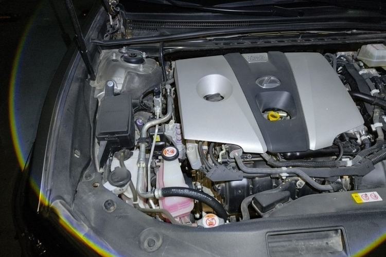 Used Lexus ES 2020 300h Premier Edition Engine Bay Right