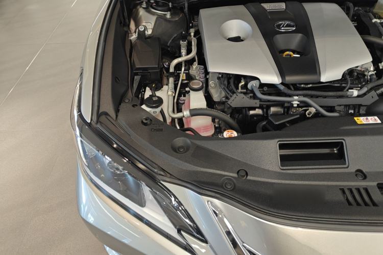 Used Lexus ES 2020 300h Premier Edition Engine Bay Right