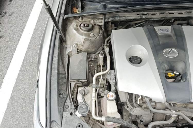 Used Lexus ES 2020 300h Executive Edition Engine Bay Right