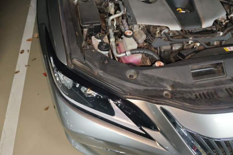 Used Lexus ES 2020 300h Premier Edition Engine Bay Right