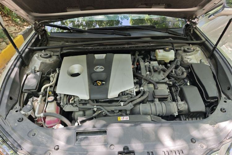 Used Lexus ES 2020 300h Executive Edition Engine Bay