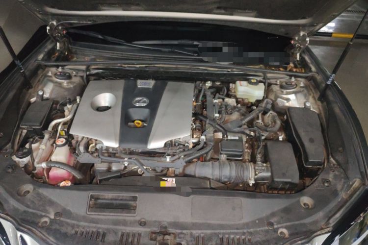 Used Lexus ES 2020 300h Premier Edition Engine Bay