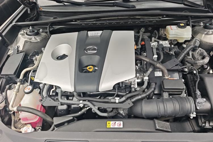 Used Lexus ES 2020 300h Deluxe Edition Engine Bay