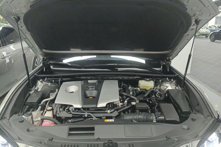 Used Lexus ES 2020 300h Premier Edition Engine Bay