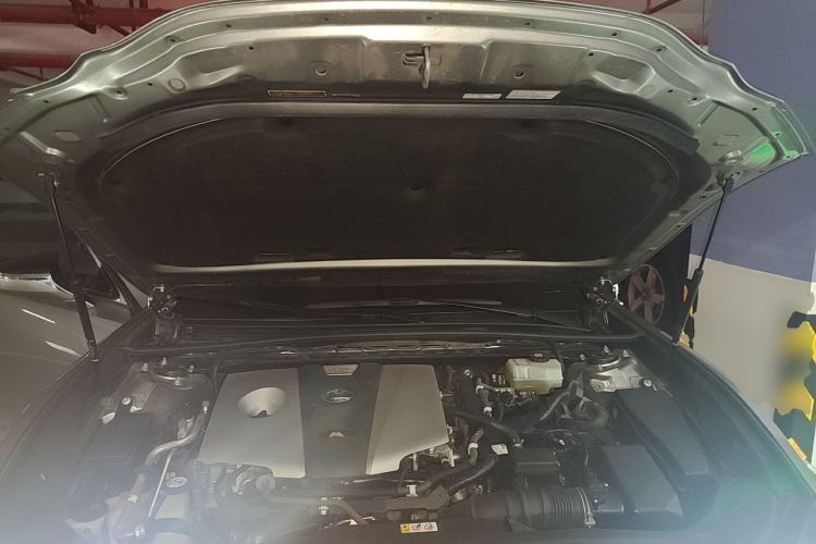 Used Lexus ES  Engine Bay