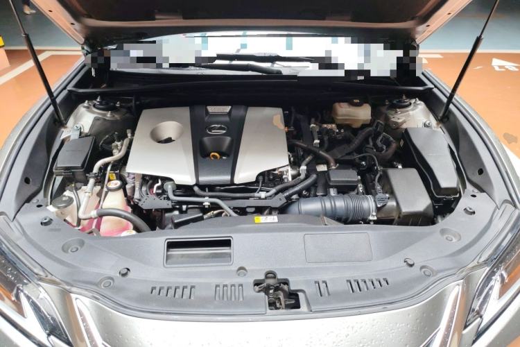 Used Lexus ES 2020 300h Deluxe Edition Engine Bay