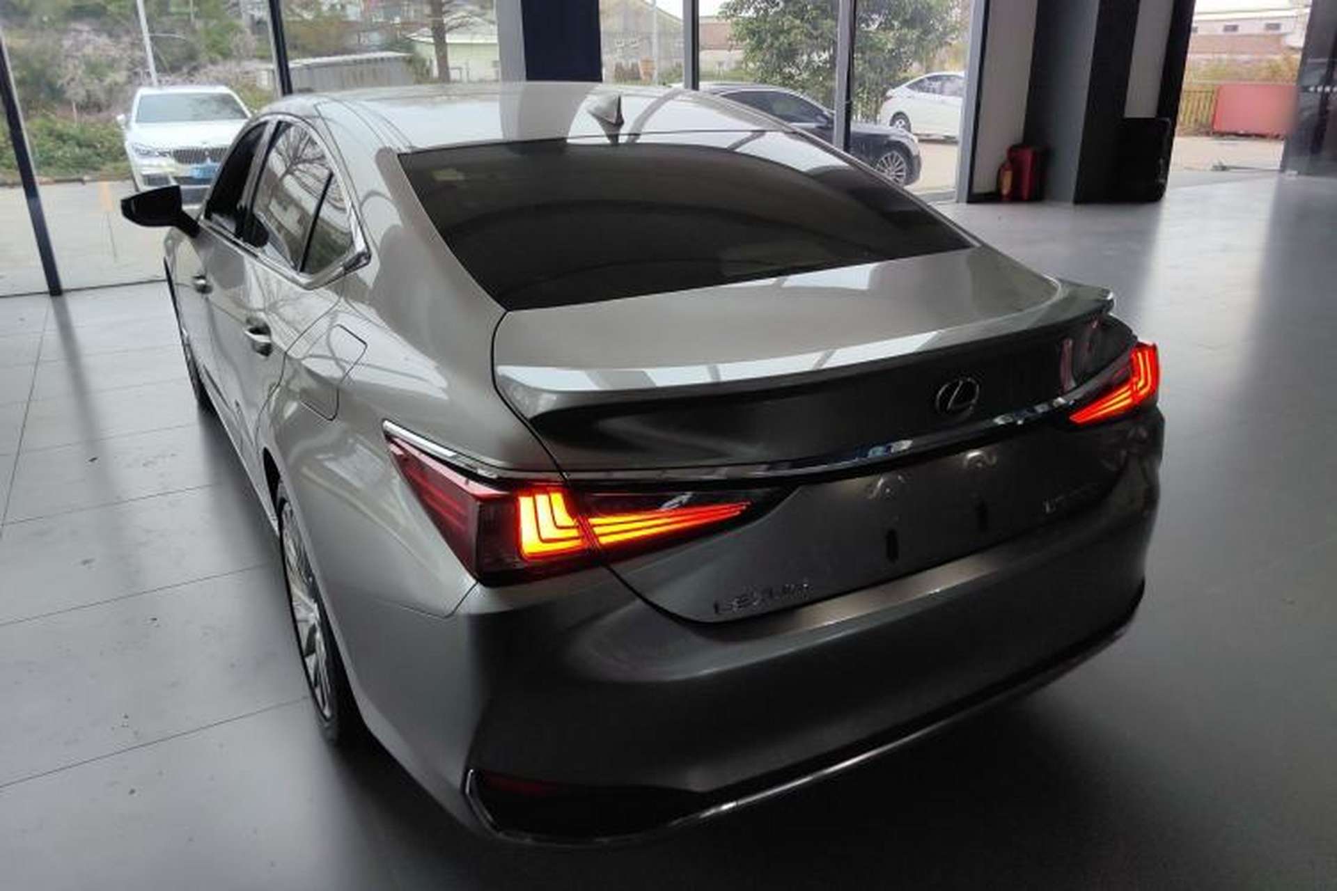 Used Lexus ES 2020 300h Executive Edition Exterior 2