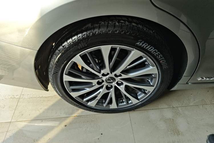 Used Lexus ES 2020 300h Premium Edition Exterior 2