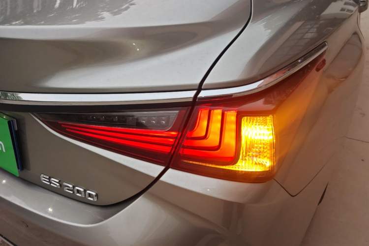 Used Lexus ES 2020 200 Excellence Edition Exterior 3