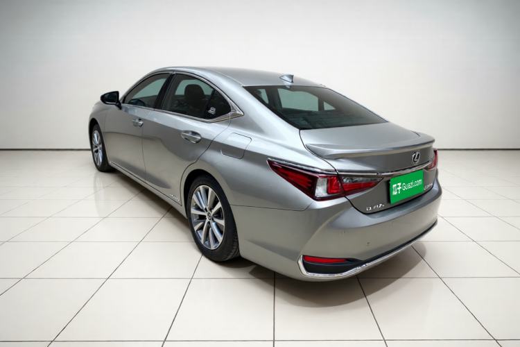 Used Lexus ES 2020 300h Premier Edition Exterior 3