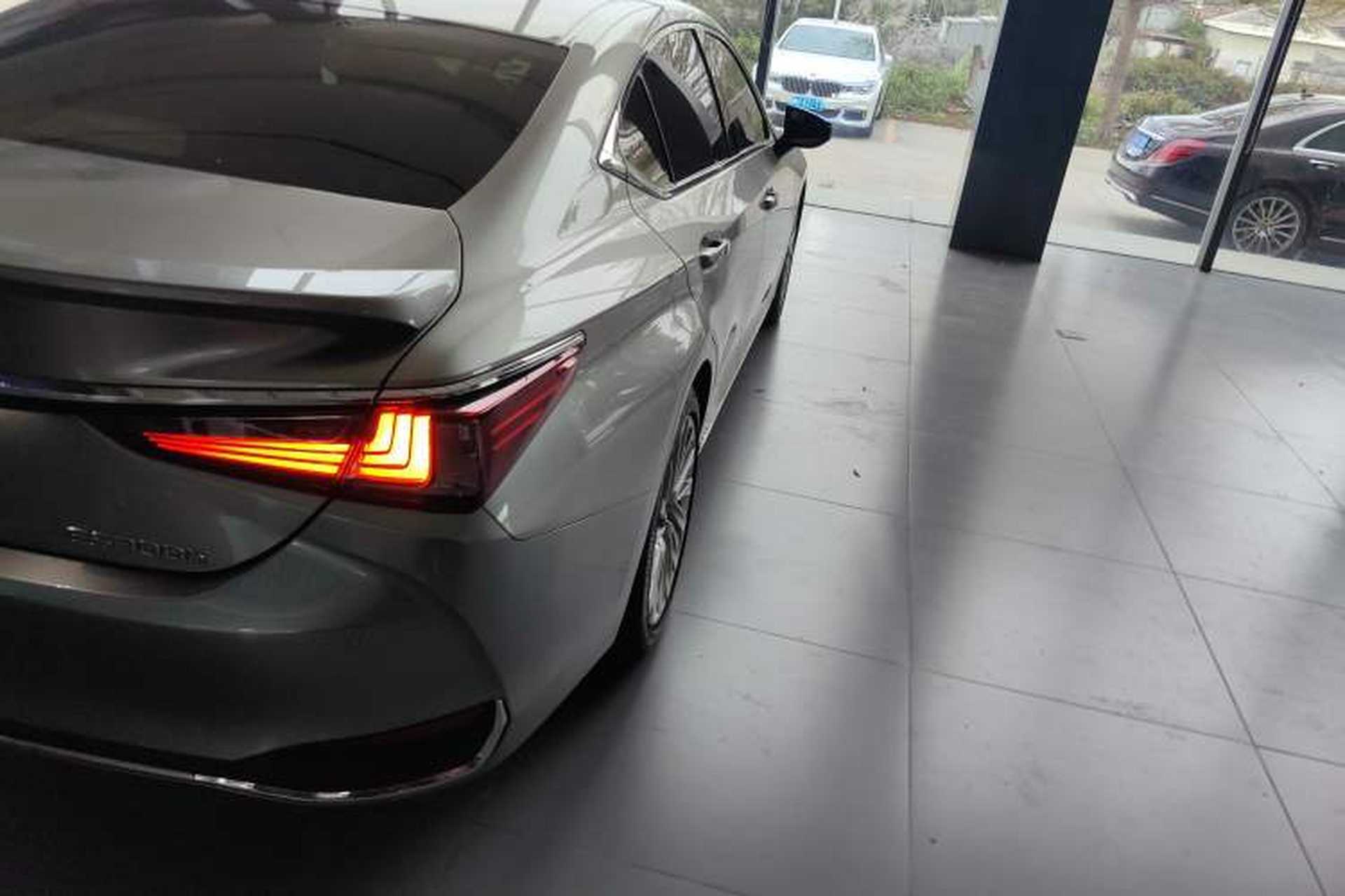Used Lexus ES 2020 300h Executive Edition Exterior 3