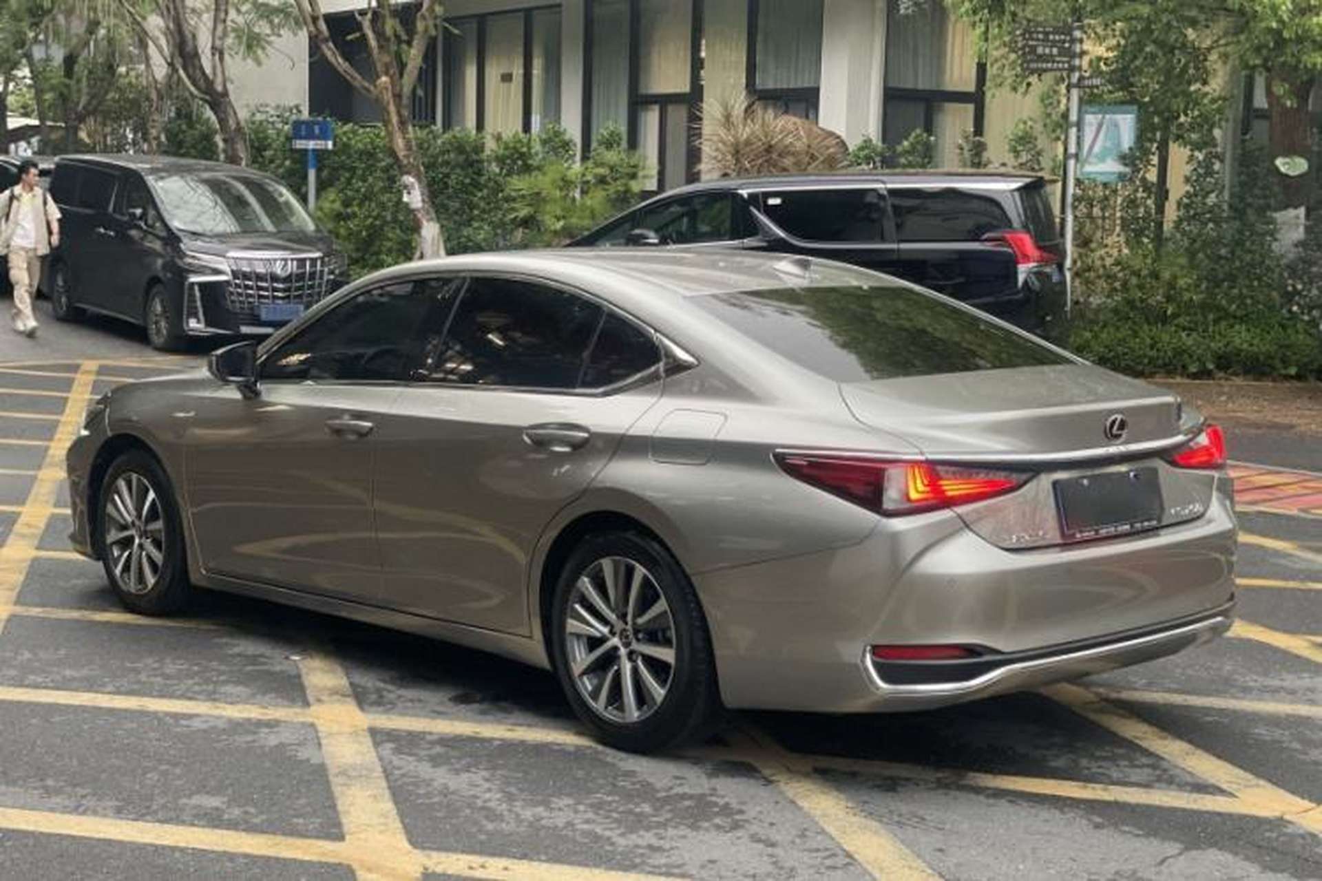 Used Lexus ES 2020 200 Excellence Edition Exterior 3
