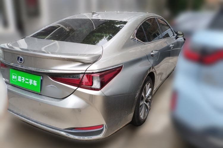 Used Lexus ES 2020 300h Premier Edition Exterior 3