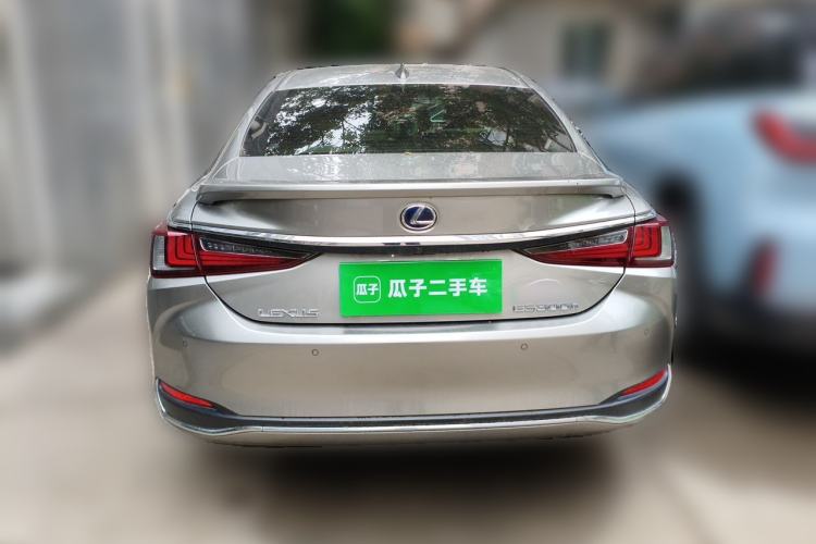 Used Lexus ES 2020 300h Premier Edition Exterior 4