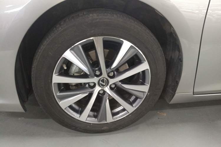 Used Lexus ES 2020 300h Premier Edition Exterior 4