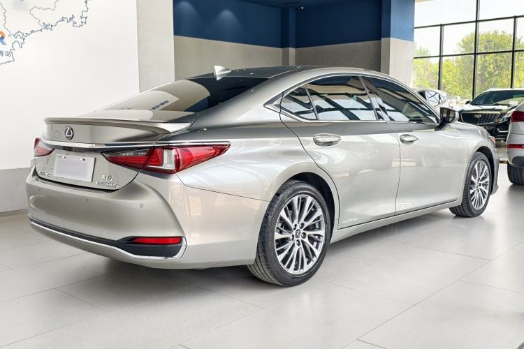 Used Lexus ES 2020 300h Premium Edition Exterior 4