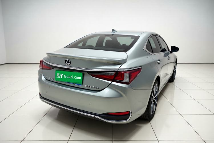 Used Lexus ES 2020 300h Premier Edition Exterior 5
