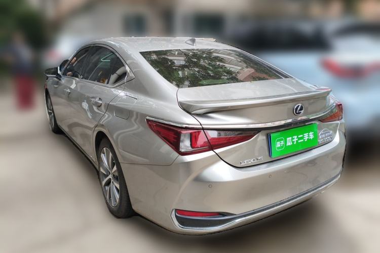 Used Lexus ES 2020 300h Premier Edition Exterior 5