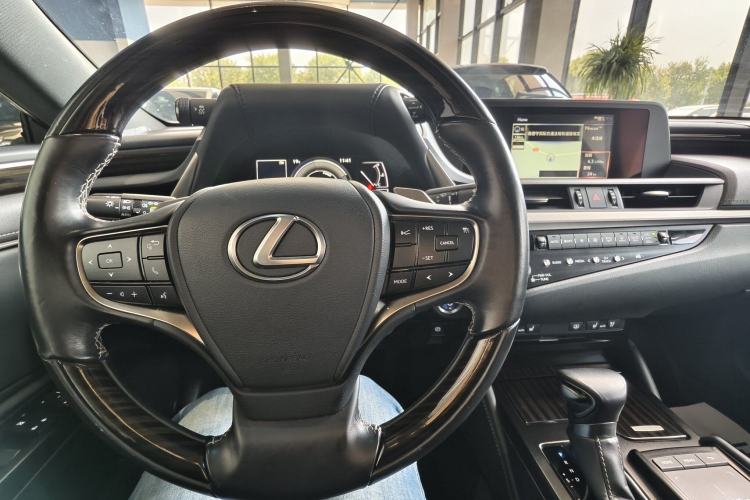 Used Lexus ES 2020 300h Premium Edition Exterior 5