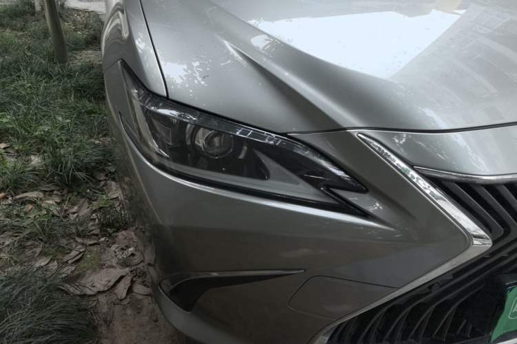 Used Lexus ES 2020 300h Premier Edition Exterior 6