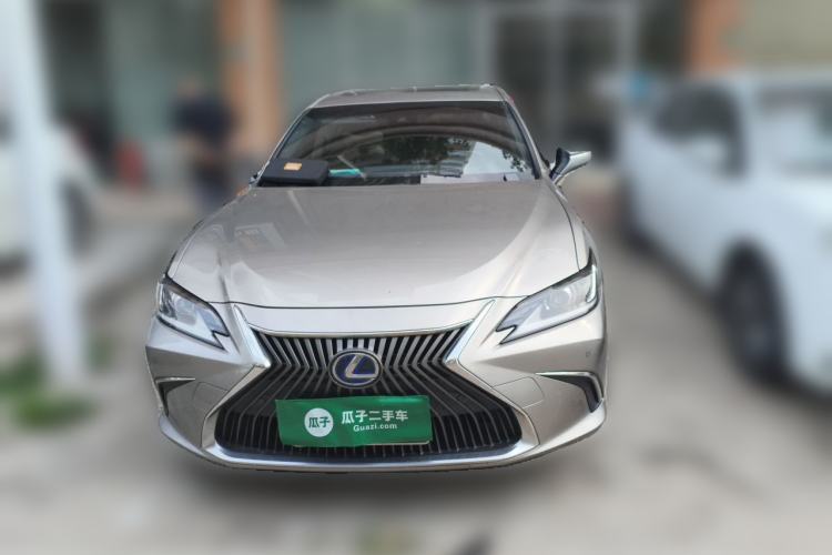 Used Lexus ES 2020 300h Premier Edition Front