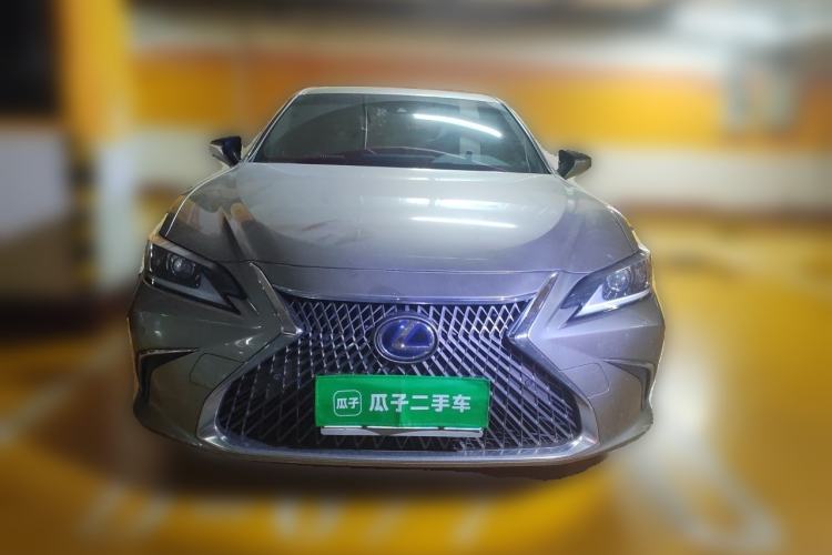 Used Lexus ES 2020 300h Premier Edition Front