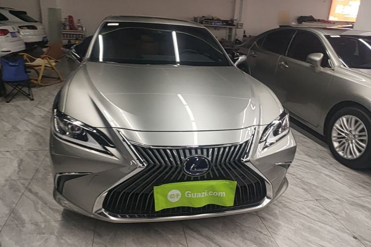 Used Lexus ES 2020 300h Premier Edition Front