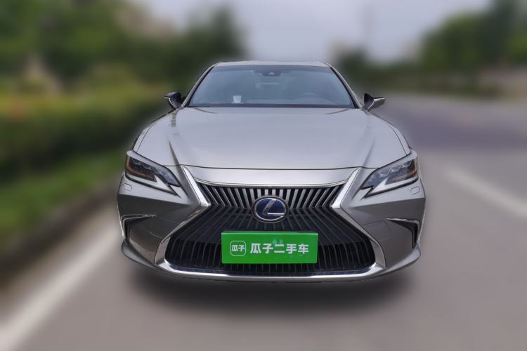 Used Lexus ES 2020 300h Deluxe Edition Front