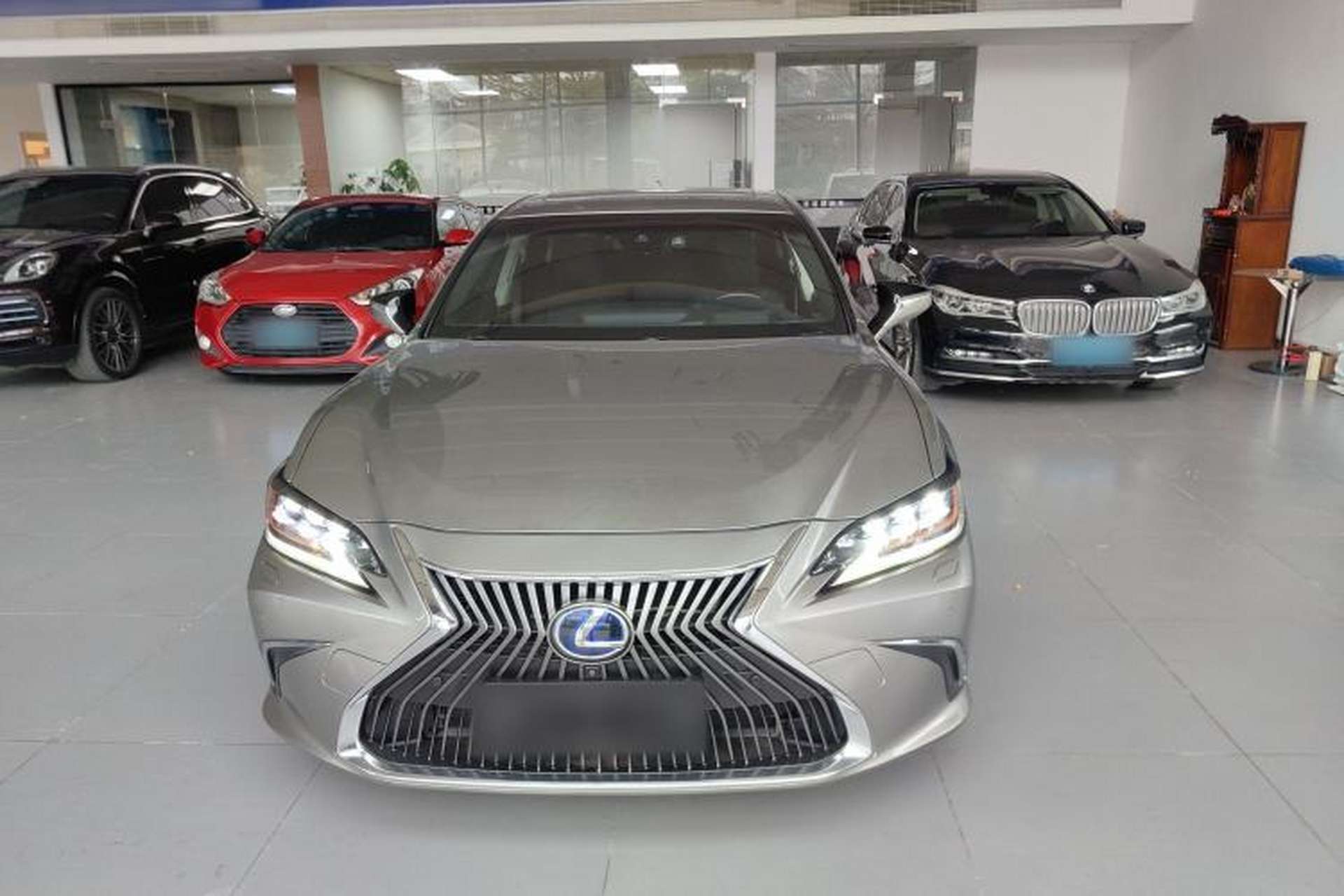 Used Lexus ES 2020 300h Executive Edition Front