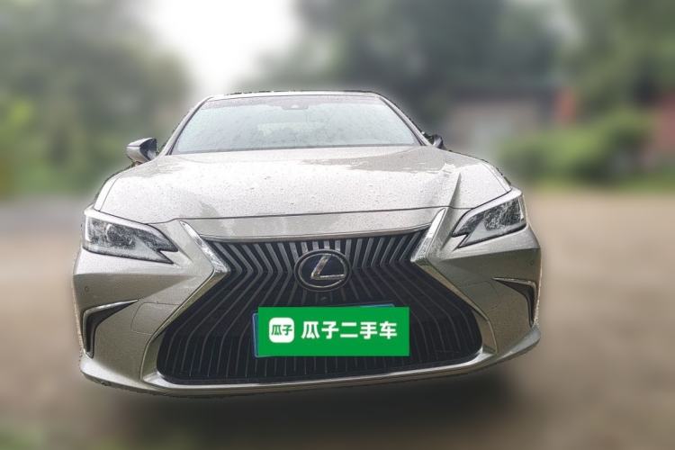 Used Lexus ES 2020 300h Premier Edition Front